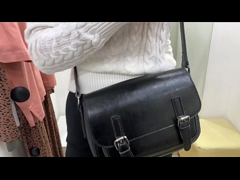 ❤️ Masturbasyon piblik nan jenn femèl FeralBerry ak yon gode nan sal la Fitting ️❌ Ponografi bon jan kalite nan nou % ht.pornolemon.ru% ﹏